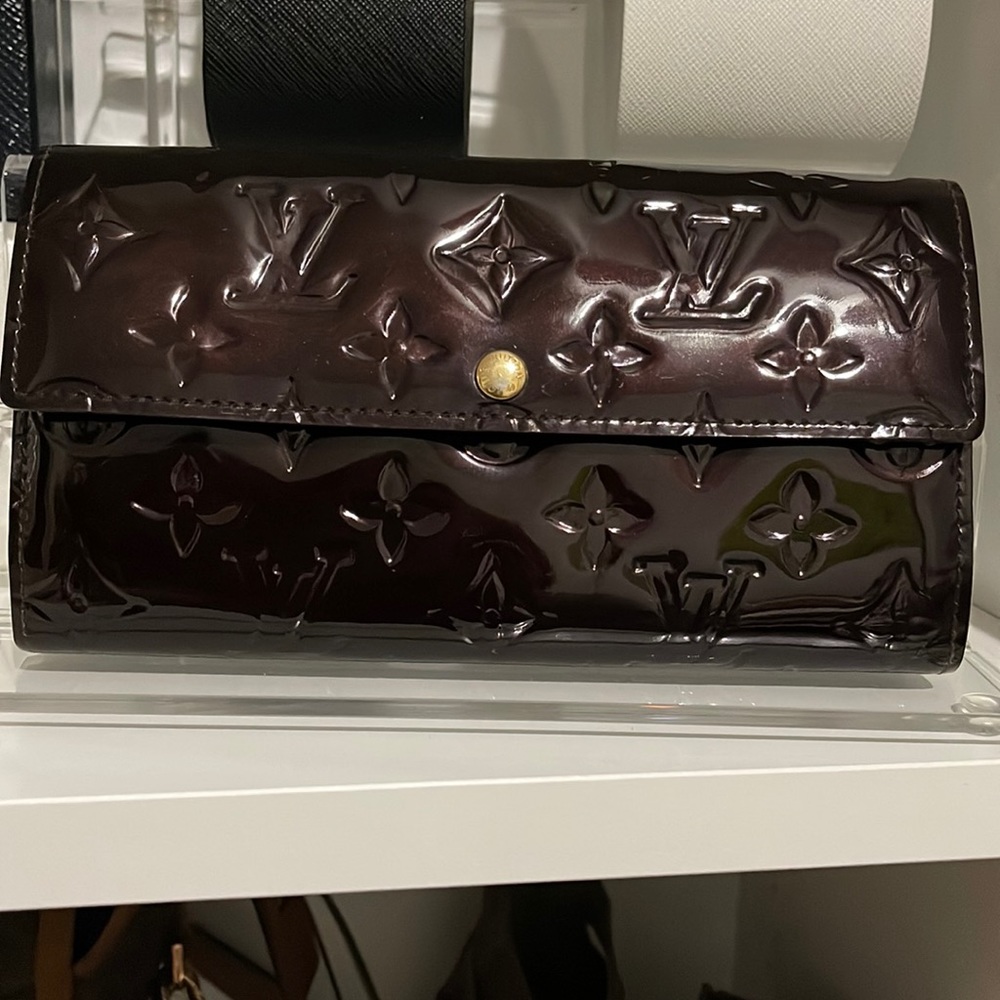🔥Authentic 🔥Louis Vuitton Amarante Vernis Sarah Wallet